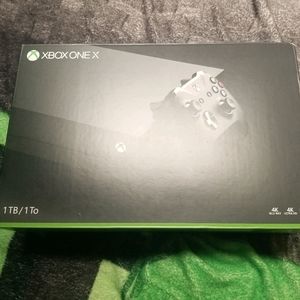 Xbox One X 1TB w/games